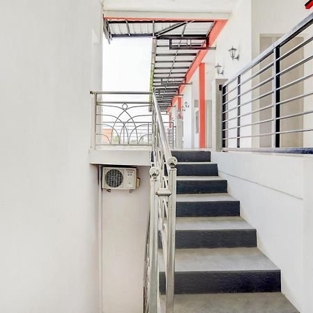 Super Oyo 3702 Homestay Bougenville Syariah Lamongan Esterno foto