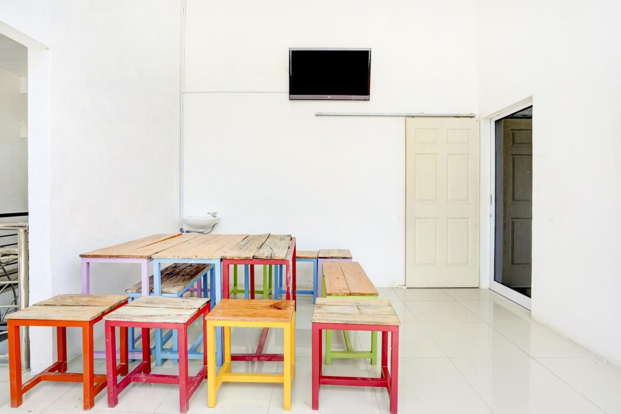 Super Oyo 3702 Homestay Bougenville Syariah Lamongan Esterno foto