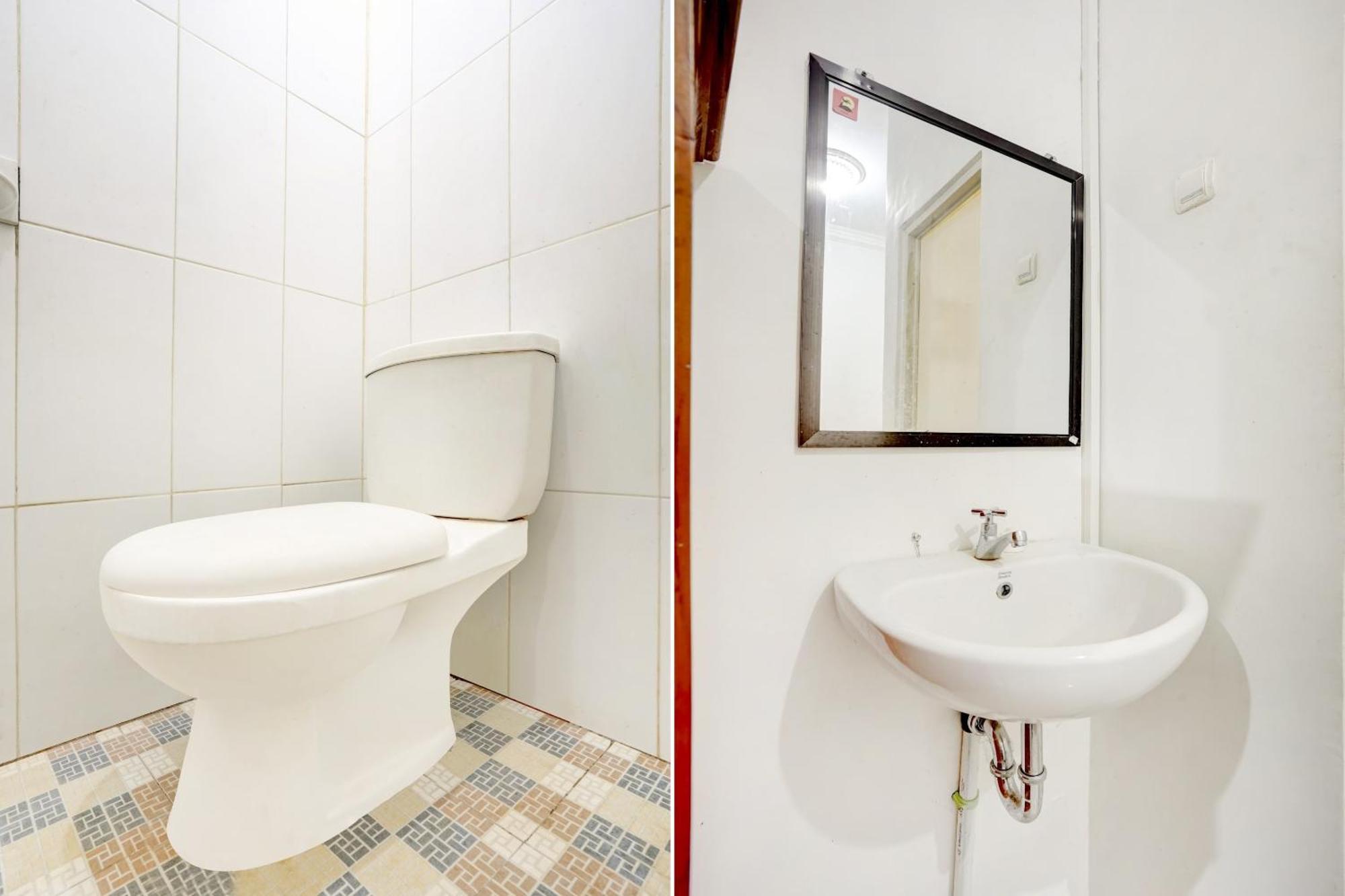 Super Oyo 3702 Homestay Bougenville Syariah Lamongan Esterno foto