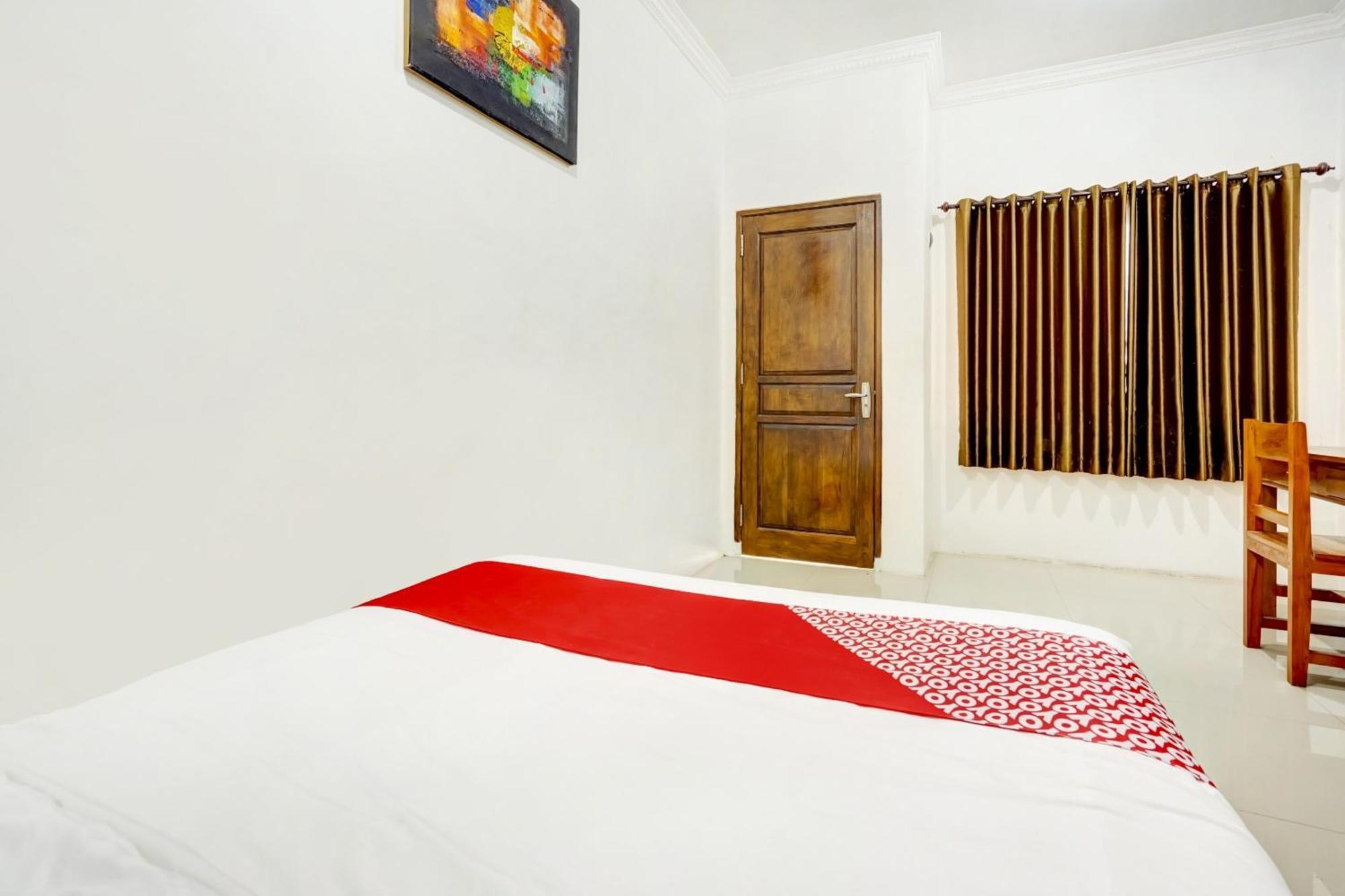 Super Oyo 3702 Homestay Bougenville Syariah Lamongan Esterno foto
